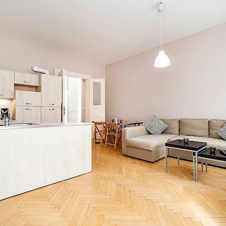 Cozy And Sunny Apartment In Uptown Praha Eksteriør bilde