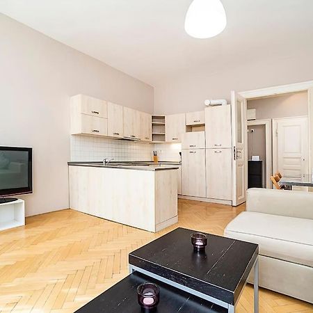 Cozy And Sunny Apartment In Uptown Praha Eksteriør bilde