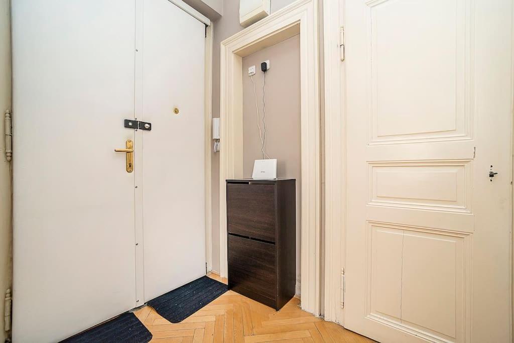 Cozy And Sunny Apartment In Uptown Praha Eksteriør bilde