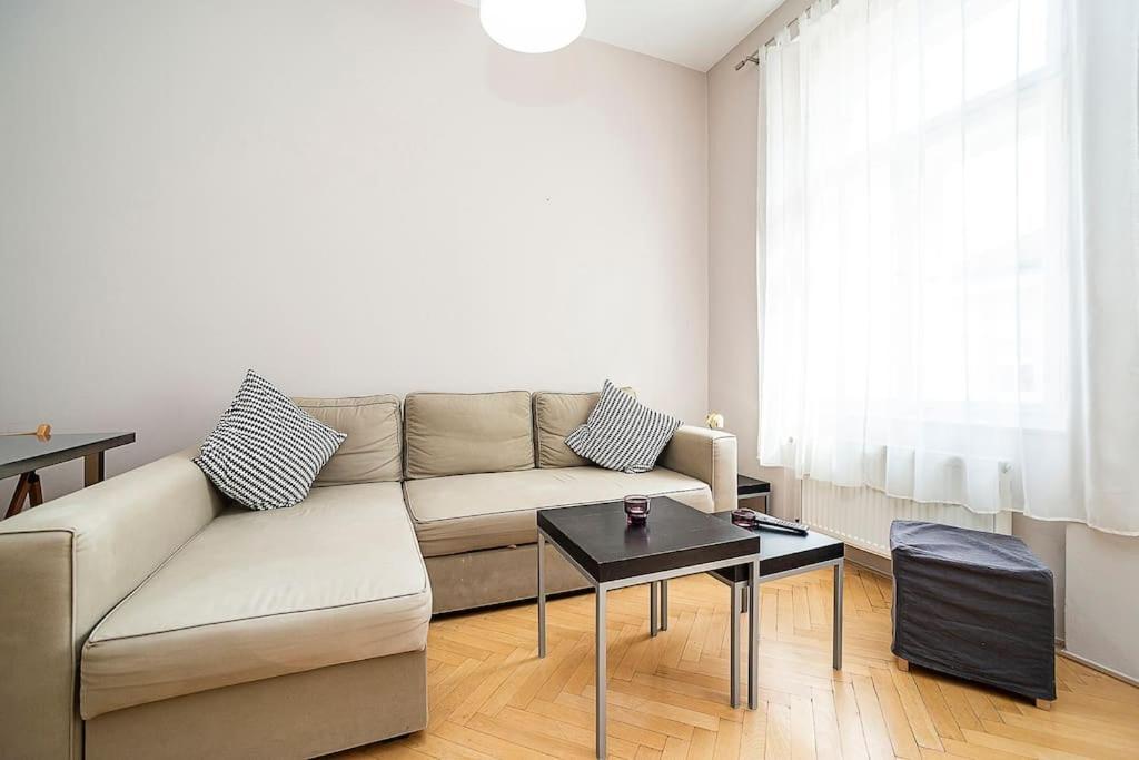 Cozy And Sunny Apartment In Uptown Praha Eksteriør bilde
