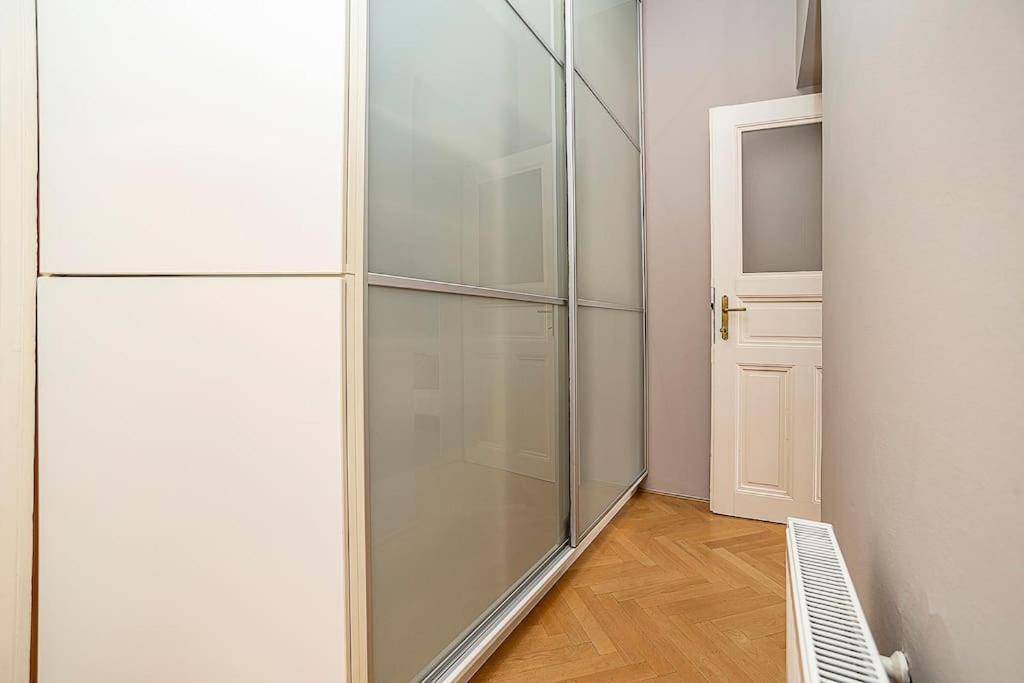 Cozy And Sunny Apartment In Uptown Praha Eksteriør bilde